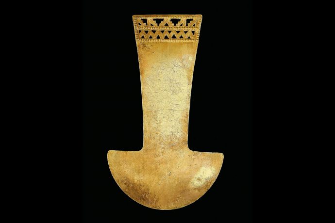 Cuchillo Tumi de oro con decoración calada. Cultura Lambayeque